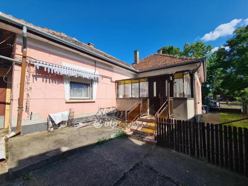 Eladó családi ház Budapest