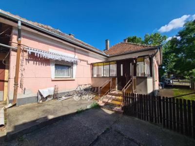 Eladó családi ház Budapest