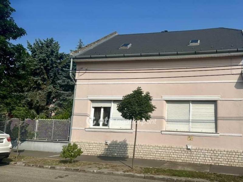 Eladó családi ház Budapest