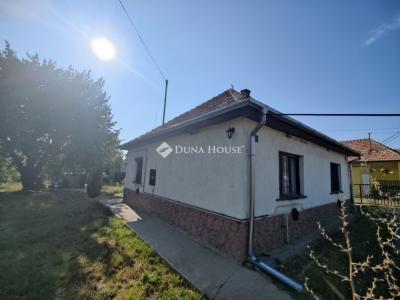 Eladó családi ház Úri