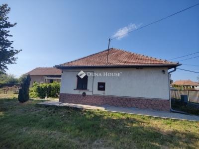 Eladó családi ház Úri