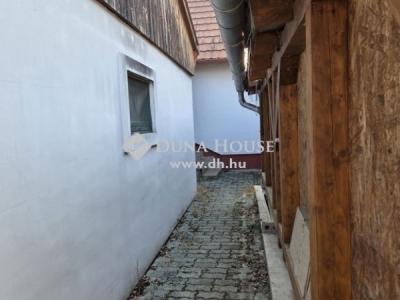 Eladó családi ház Leányfalu