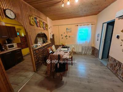Eladó családi ház Karcag