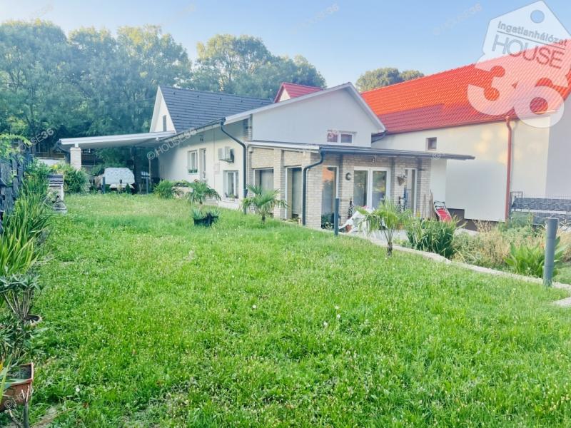 Eladó családi ház Szekszárd