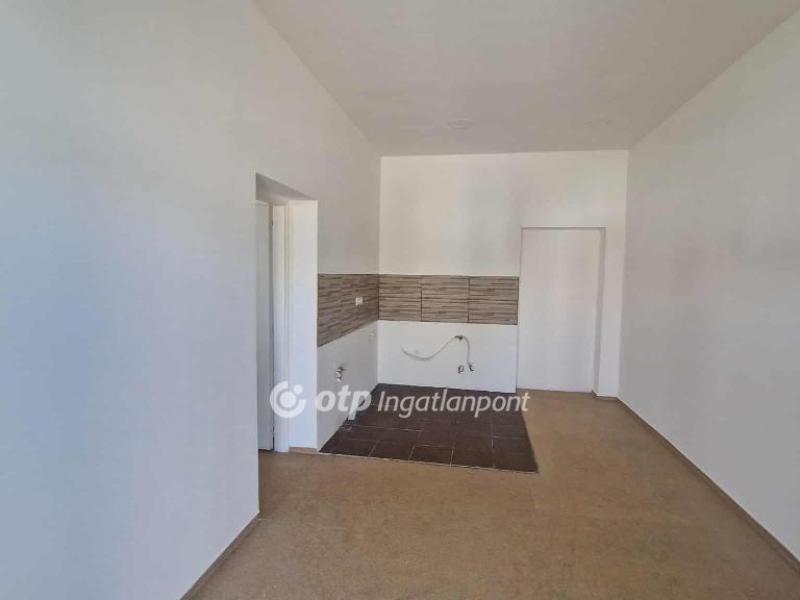 Eladó lakás Tápiószele