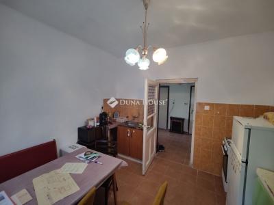 Eladó családi ház Úri