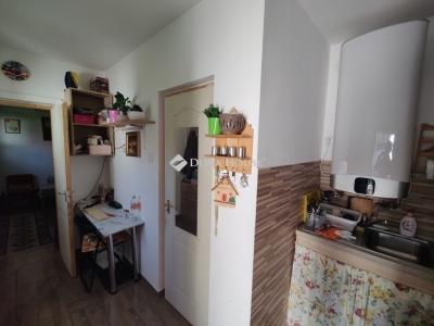 Eladó családi ház Úri