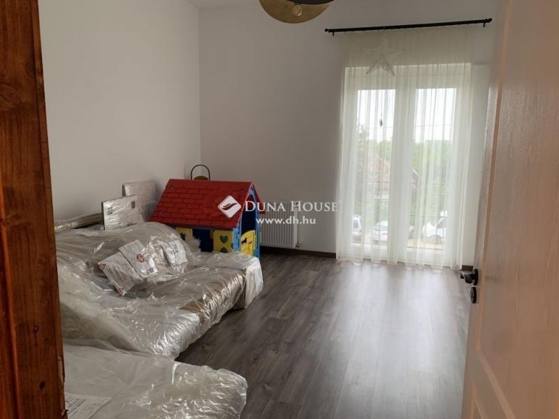 Eladó családi ház Érd