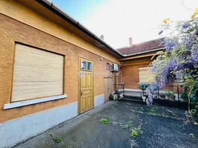 Eladó családi ház Budapest