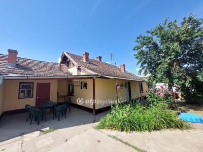 Eladó családi ház Karcag