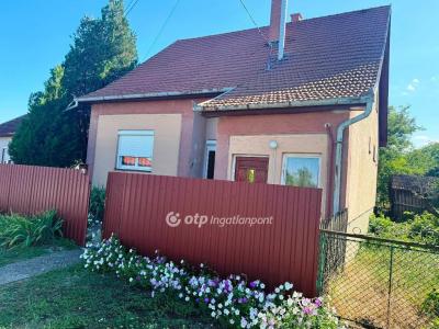 Eladó családi ház Poroszló