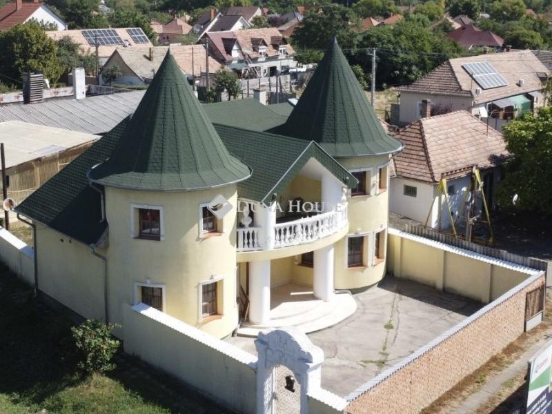 Eladó családi ház Szekszárd