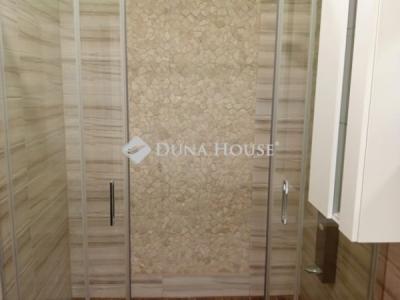 Eladó lakás Komló