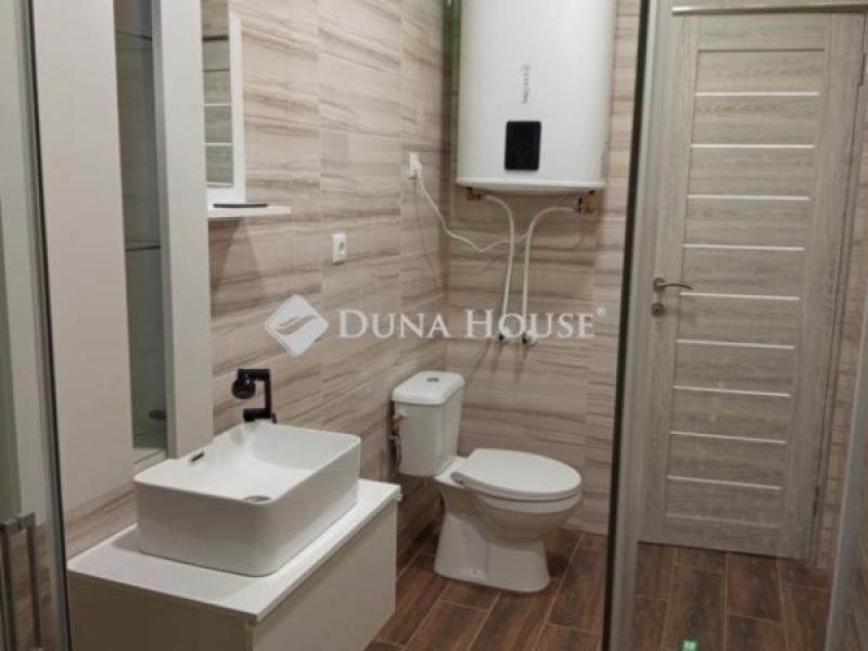 Eladó lakás Komló