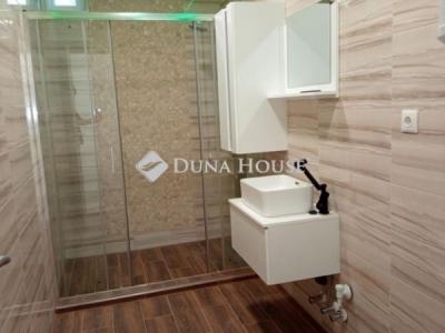 Eladó lakás Komló