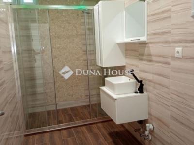 Eladó lakás Komló