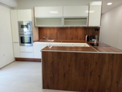 Eladó lakás Komló