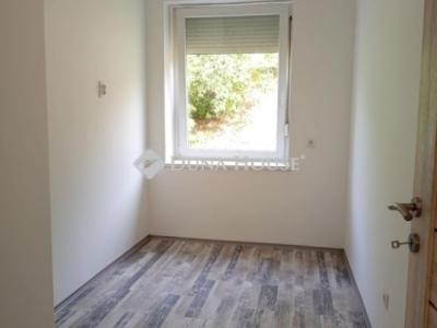 Eladó lakás Komló