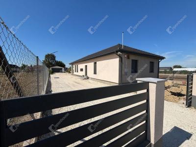 Eladó családi ház Inárcs