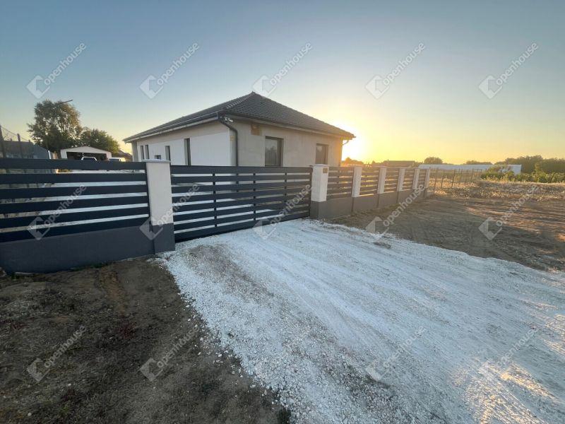 Eladó családi ház Inárcs