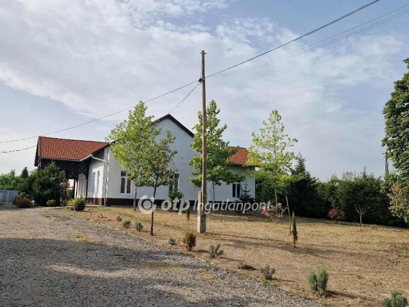 Eladó lakás Tápiószele