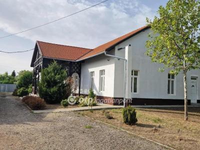 Eladó lakás Tápiószele