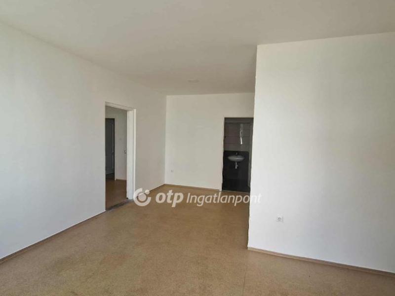 Eladó lakás Tápiószele