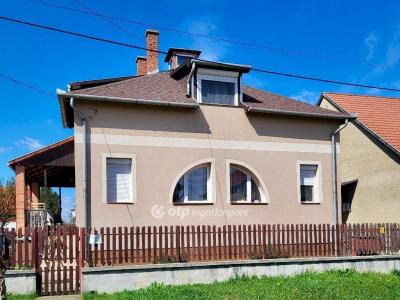 Eladó családi ház Felsőzsolca