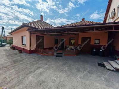 Eladó családi ház Vecsés