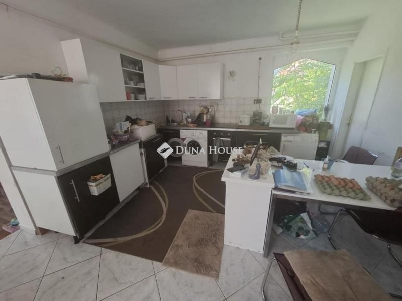 Eladó családi ház Úri