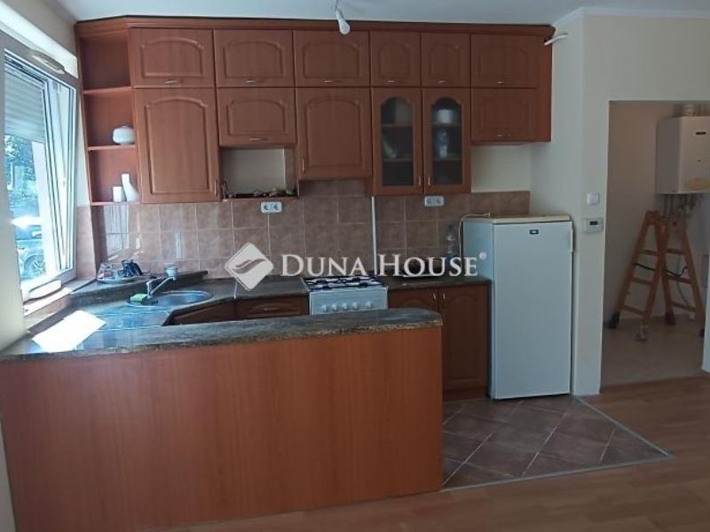 Eladó lakás Szentlőrinc