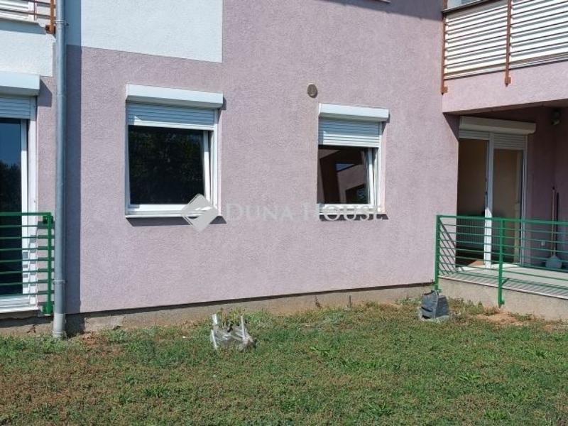 Eladó lakás Szentlőrinc