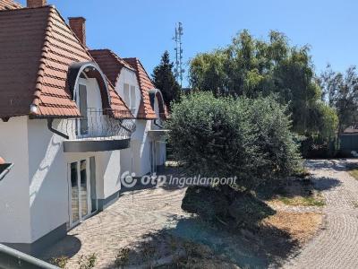 Eladó lakás Velence