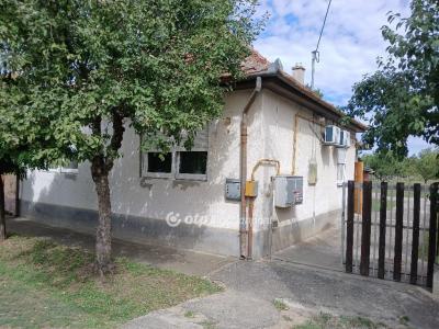 Eladó családi ház Hatvan