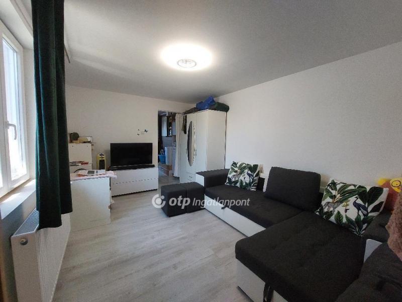 Eladó családi ház Üllés