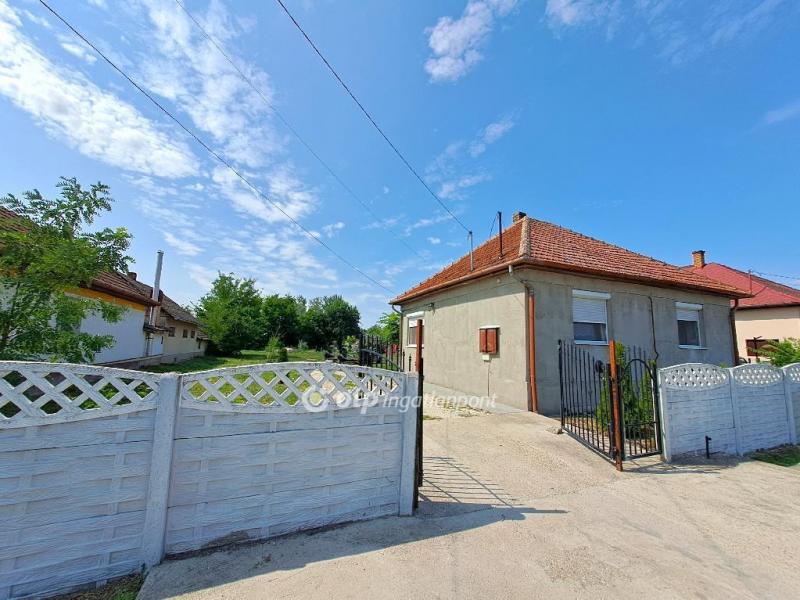 Eladó családi ház Abony