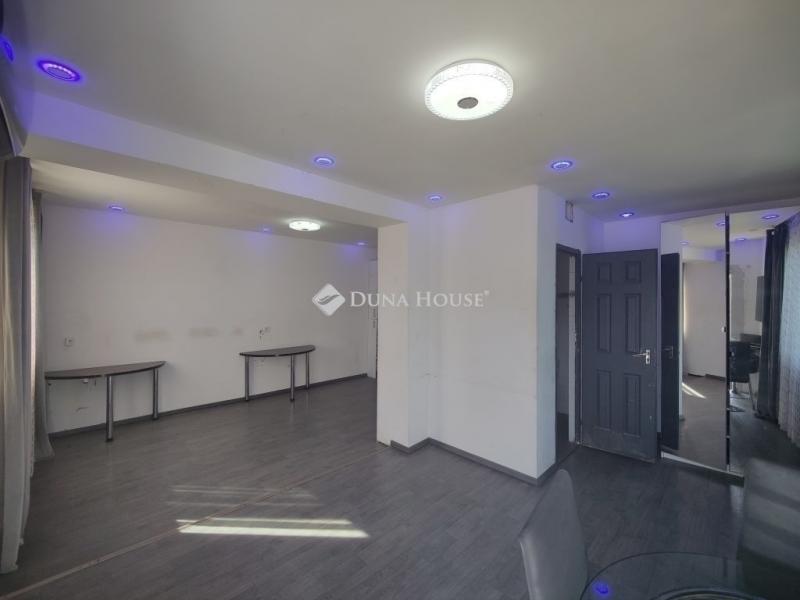 Eladó lakás Üllő