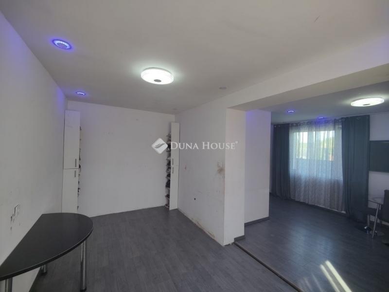 Eladó lakás Üllő