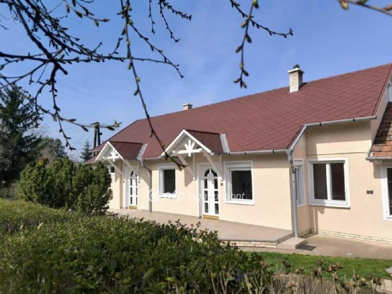 Eladó családi ház Gárdony