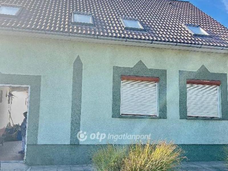 Eladó családi ház Szekszárd