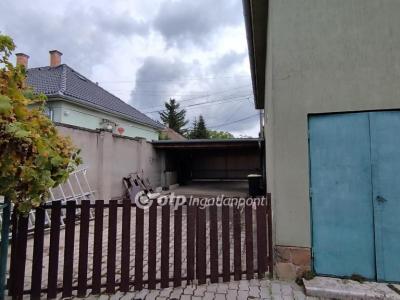 Eladó családi ház Budapest