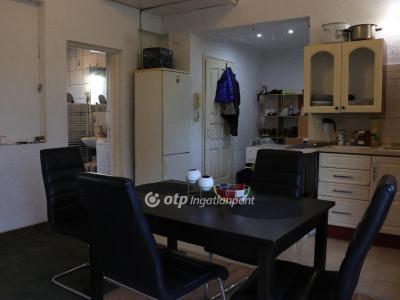 Eladó családi ház Budapest