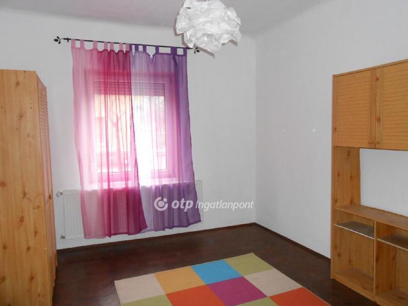 Eladó családi ház Budapest