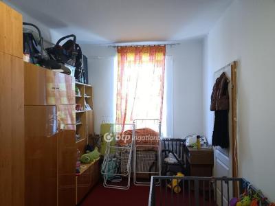 Eladó lakás Pécel