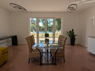 Eladó lakás Velence