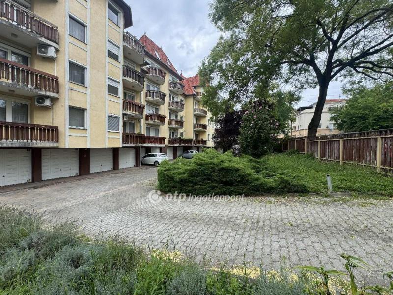 Eladó lakás Debrecen
