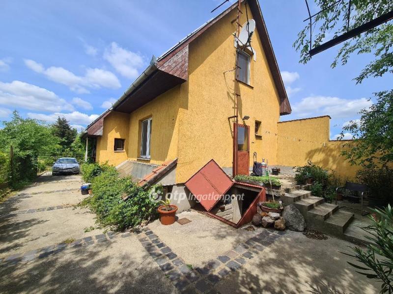 Eladó családi ház Debrecen