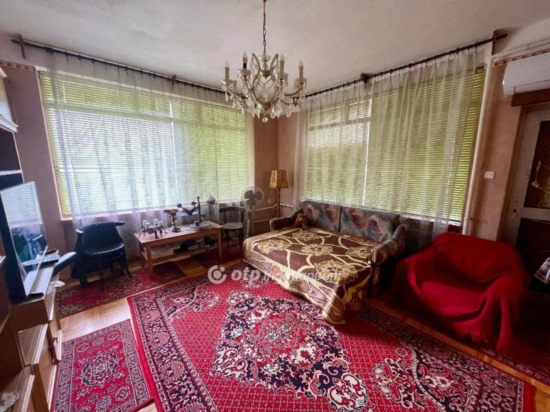 Eladó családi ház Lakitelek