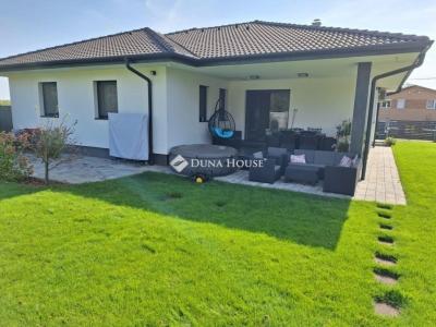 Eladó családi ház Erdőkertes