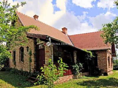 Eladó kastély Vácegres